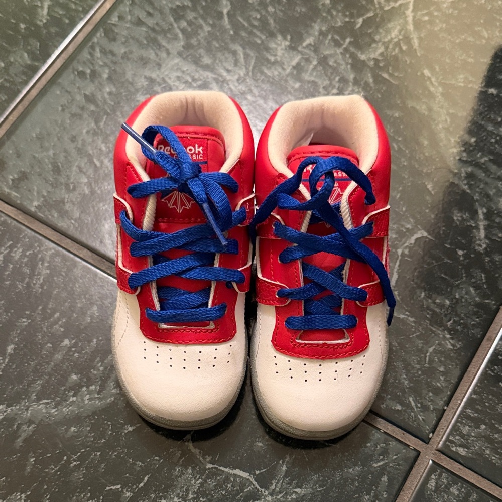 Reebok Kids White Sneakers with Red Panels and Blue Laces